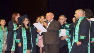 Prof. Dr. Uzelden genç diş hekimlerine tavsiye