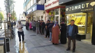 Promosyonda son gün kuyruğu