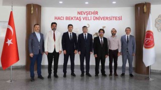 Rektör Aktekin, “Engelsiz Üniversite Bayrakları”nı birimlere teslim etti