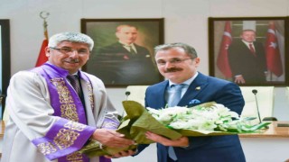 Rektör Kaçar göreve başladı