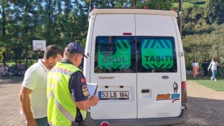 Rizede jandarmadan okul servislerinde denetim