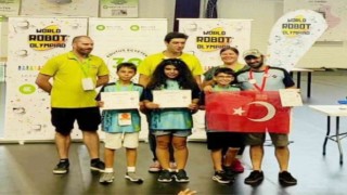 Robot Olimpiyatlarında Türkiyeye dünya ikinciliği getirdiler
