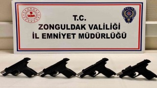 Ruhsatsız silahlar otomobilin koltuğunun altından çıktı: 2 gözaltı