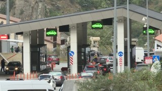 Rusya-Gürcistan sınır kapısında 6 kilometrelik araç kuyruğu