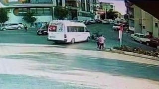 Sabıkalı kavşakta okulun ilk günü faciadan dönüldü