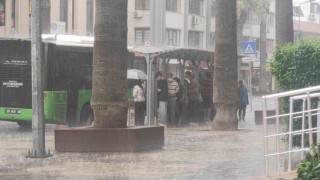 Sağanak yağmur hayatı olumsuz etkiledi