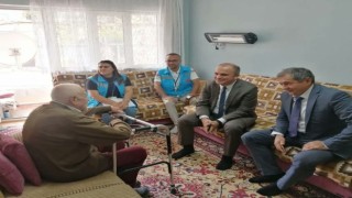 Sağlık Müdürü Akdağ, evde bakım hizmeti alan vatandaşları ziyaret etti