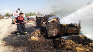 Saman yüklü traktör römorku yandı