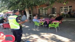 Sarıgölde jandarma ekipleri sürücüleri bilgilendiriyor