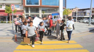 Sarıgölde Yayalara öncelik duruşu, hayata saygı duruşu uygulandı