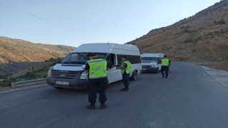 Sasonda jandarma, öğrenci servislerini denetledi