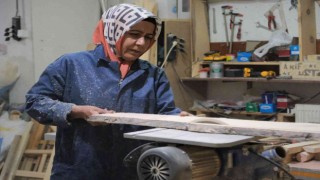Sedir imalatı yapan kadın girişimci tek başına hem üretiyor hem onarıyor