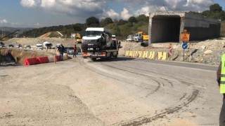 Servis minibüsü ile kamyon çarpıştı: 1i çocuk 5 yaralı