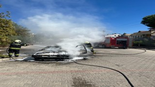 Seyir halindeki otomobil alev alev yandı