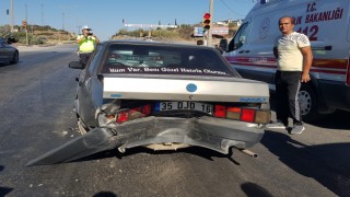 Seyir halindeyken kırmızı ışıkta bekleyen otomobillere çarptı: 1 yaralı