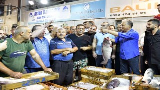 Sezonu açan Antalyada balıkçı barınağında ilk balık mezadı dualarla yapıldı