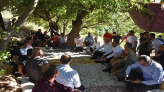 Siirt Valisi Hacıbektaşoğlu, köy şenliğinde vatandaşlarla bir araya geldi