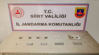 Siirtte bir araçta yapılan aramada uyuşturucu madde ele geçirildi