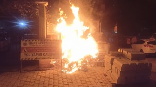 Siirtte çöp konteynerinde çıkan yangın korkuttu