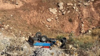 Siirtte tarım aracı devrildi: 1i ağır 3 yaralı