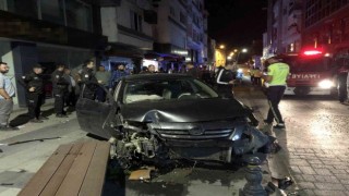 Sinopta trafik kazasında cadde savaş alanına döndü: 2 yaralı
