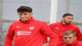 Sivasspor, Özkan Yiğiterin sözleşmesini 3 yıl uzattı