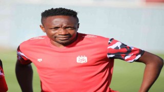 Sivassporun yeni transferi Ahmed Musa ilk idmanına çıktı