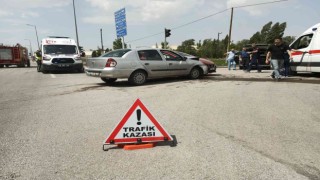 Sivasta otomobiller çarpıştı: 2 yaralı