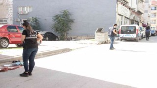 Sokak ortasında birbirlerine silah ve bıçakla saldırdılar