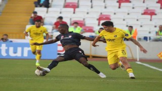 Spor Toto Süper Lig: DG Sivasspor: 0 - İstanbulspor: 0 (İlk yarı)