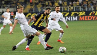 Spor Toto Süper Lig: MKE Ankaragücü: 1 - Beşiktaş: 2 (İlk yarı)