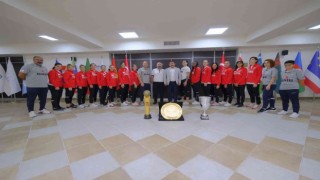 Süper Kupanın şampiyonlarından Başkan Vidinlioğluna ziyaret