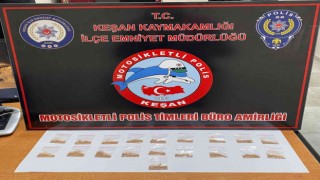 Şüphe üzerine durdurulan iki kişiden uyuşturucu çıktı