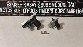 Şüpheli şahısların üzerinde 7 adet tabanca ele geçirildi