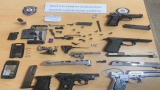 Şüphelinin evinde silah parçaları ve uyuşturucu madde ele geçirildi