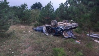 Sürücüsünün direksiyon hakimiyetini kaybettiği araç devrildi