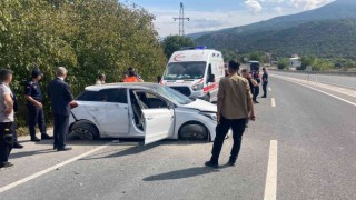 Takla atan otomobildeki 2 kişi yaralandı