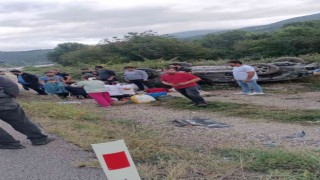Takla atan otomobildeki 5 kişi yaralandı