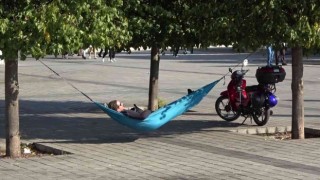 Taksim Meydanına hamak kurup sefa sürdü