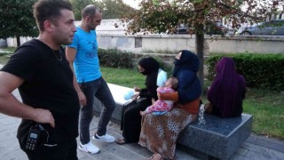 Taksim Meydanında kucağında çocuklarla dilenen dilenciler kamerada