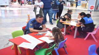 Tarsus Emniyeti AVMde bilgilendirme standı kurdu