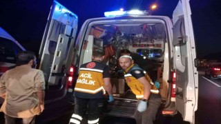 TEM Otoyolunda kontrolden çıkan otomobil önce otomobile sonra hafriyat kamyonuna çarptı: 4 yaralı