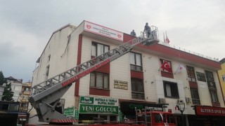 Terasta mahsur kalan 72 yaşındaki emekli astsubayı itfaiye kurtardı