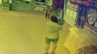 Tezgahtaki karpuzu çalmak için omuzladı, karşısındaki kadını görünce dondu kaldı