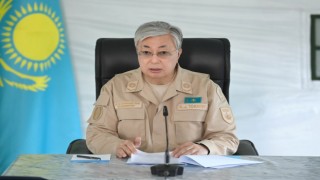 Tokayev: "Hükümet iki, iki buçuk ay içerisinde sizlere eskisinden daha iyi yeni evler yapacak"
