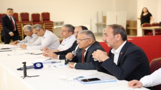 Tomarzada muhtarlarla buluşan Büyükkılıç: Hizmetten hizmete koşuyoruz