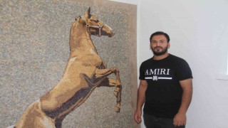 Topladığı atık taşları sanat eserine dönüştürüyor