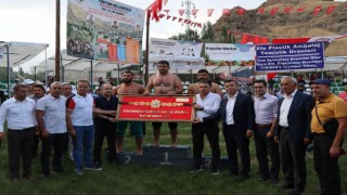 Tortumda altın kemeri Kenan Gör kazandı