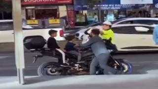 Trafik polisinden yürek ısıtan görüntüler