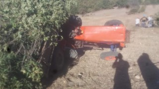 Traktörüyle römorkunun arasında kalan sürücü öldü